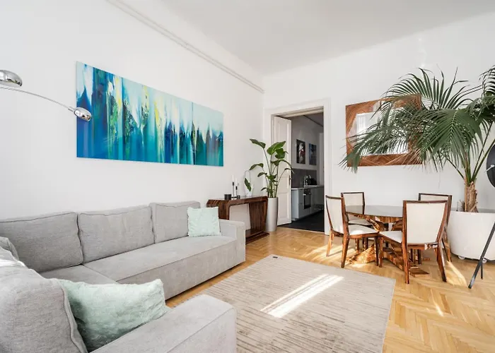 Aviator Luxury Apartment Free Parking